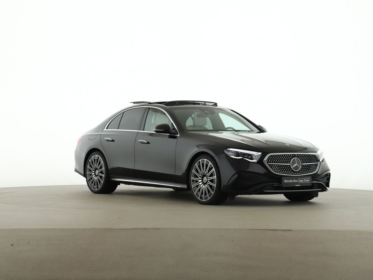 Mercedes-Benz E 200 2025 г. Чёрный, пробег 19700 км