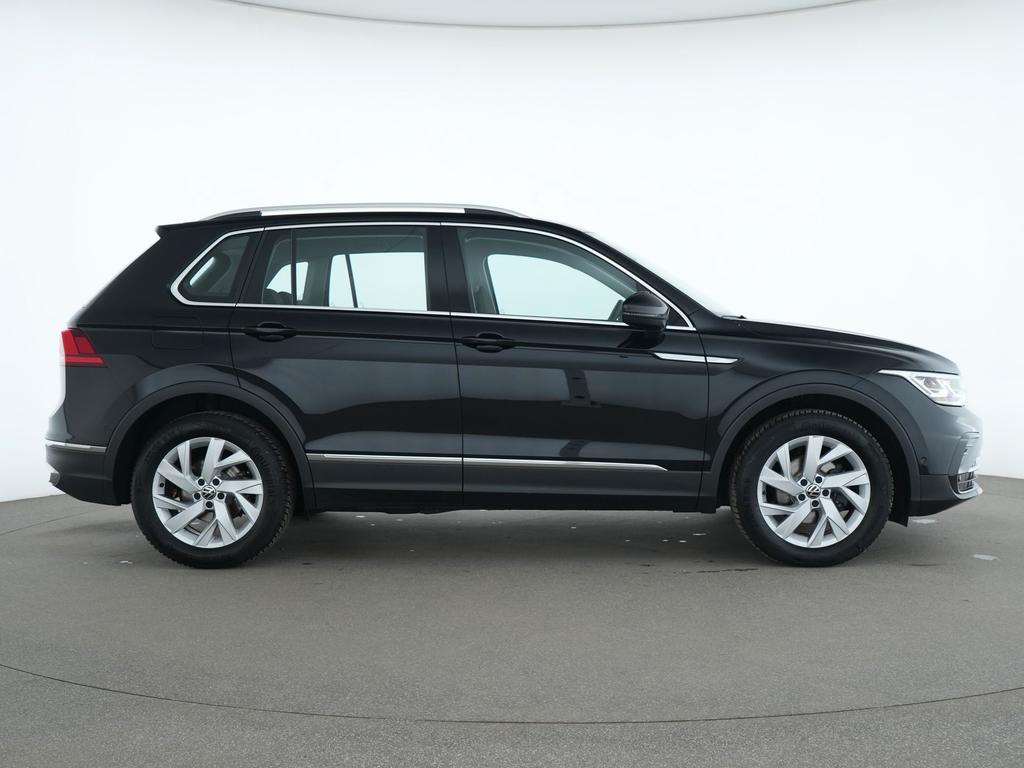 Volkswagen Tiguan 2024 г. Чёрный, пробег 20162 км