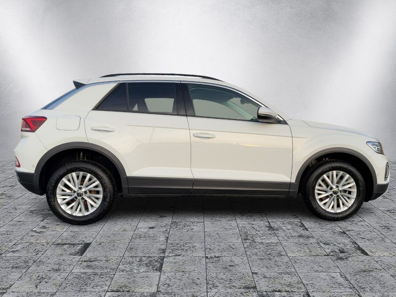 Volkswagen T-Roc 2024 г. Белый, пробег 26900 км