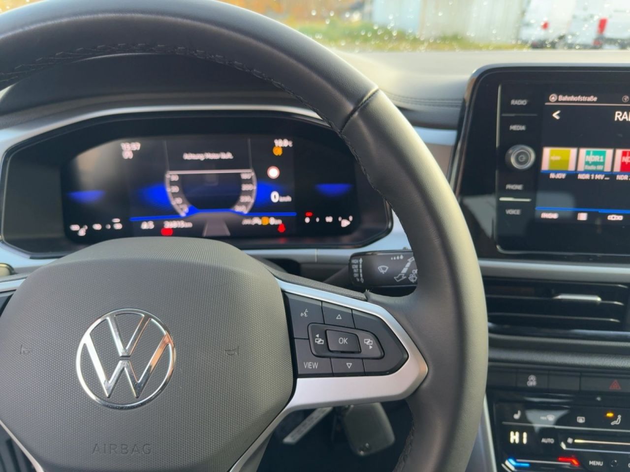 Volkswagen T-Roc 2024 г. Белый, пробег 26900 км