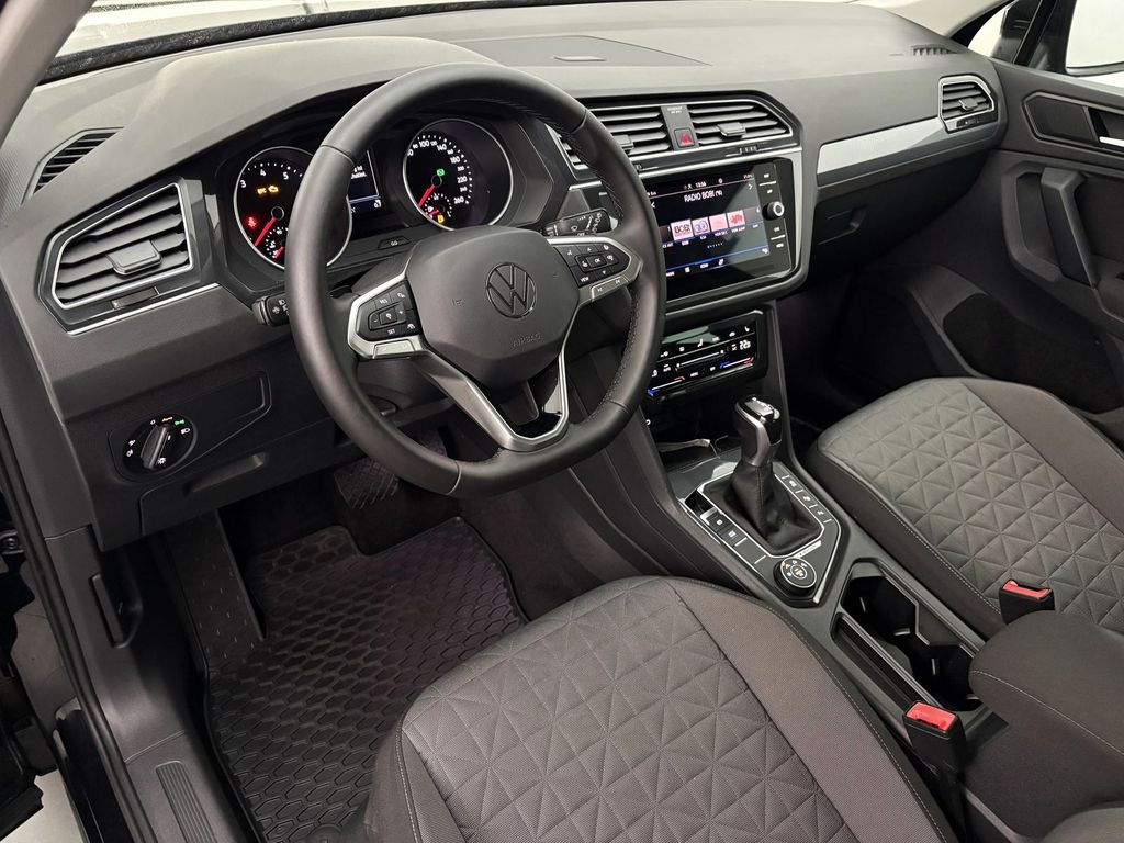 Volkswagen Tiguan 2022 г. Чёрный, пробег 58140 км