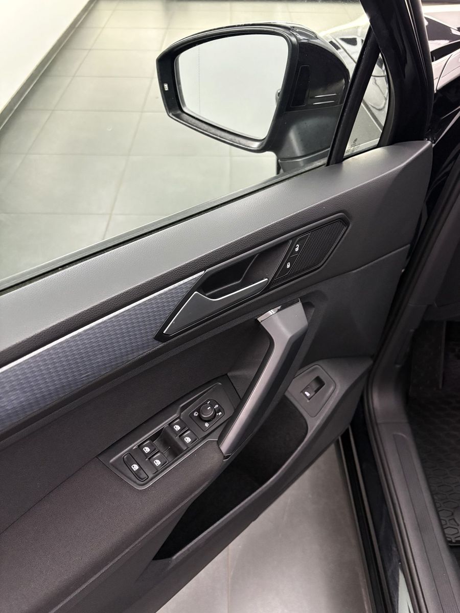 Volkswagen Tiguan 2022 г. Чёрный, пробег 58140 км