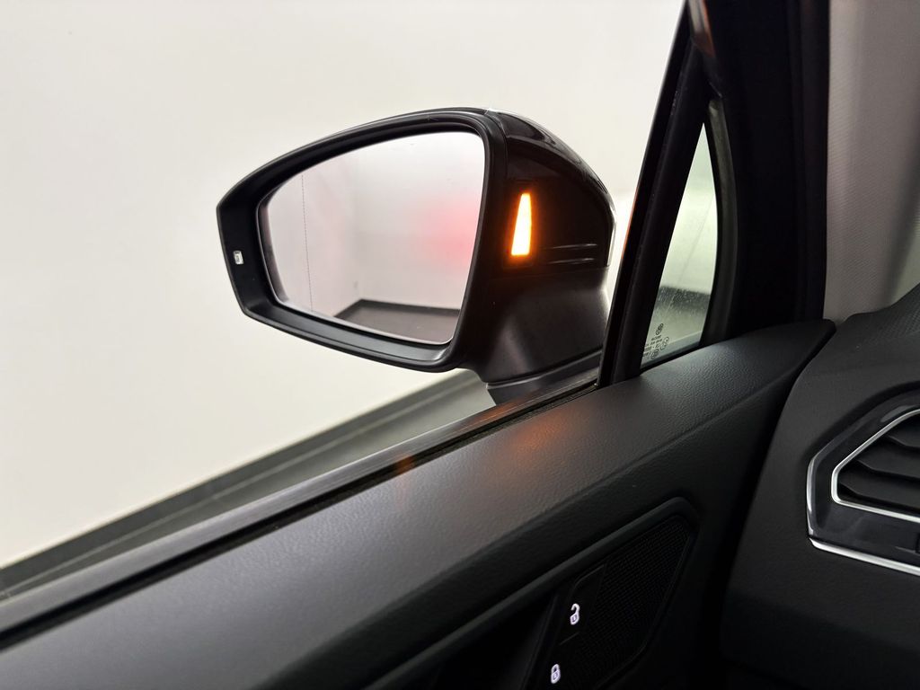 Volkswagen Tiguan 2022 г. Чёрный, пробег 58140 км