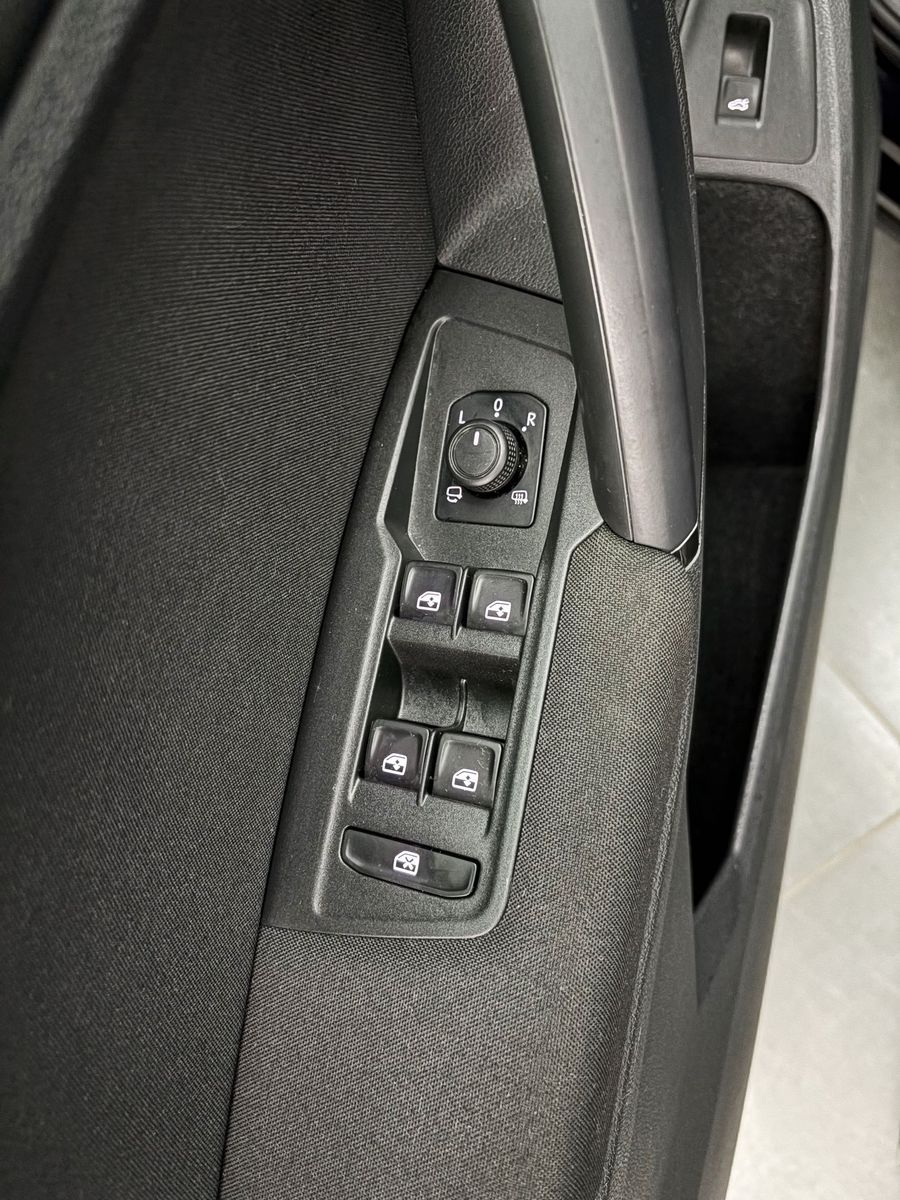 Volkswagen Tiguan 2022 г. Чёрный, пробег 58140 км