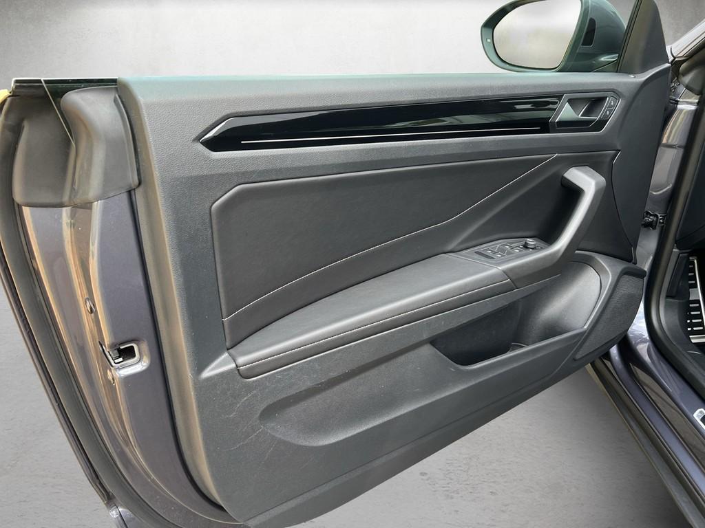 Volkswagen T-Roc 2023 г. Серый, пробег 38233 км