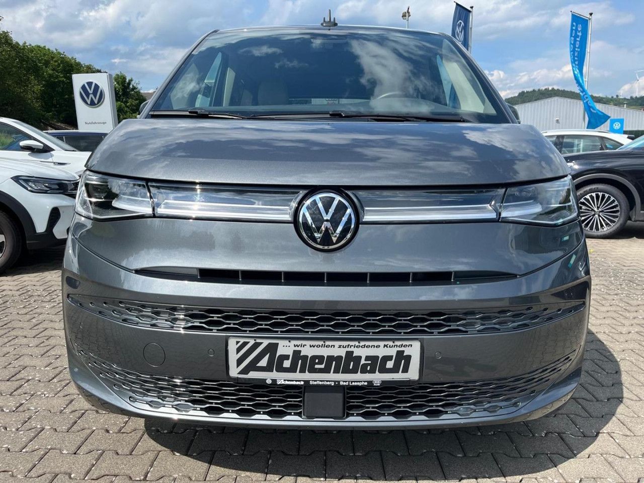 Volkswagen T7 MULTIVAN 2024 г. Серый, пробег 20000 км