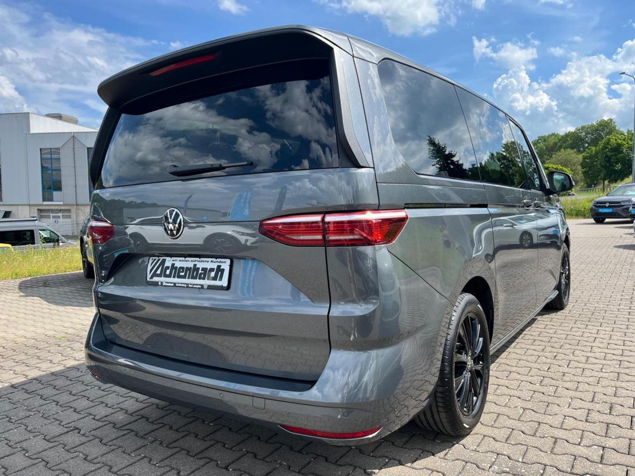 Volkswagen T7 MULTIVAN 2024 г. Серый, пробег 20000 км