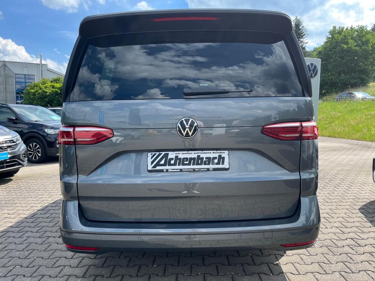 Volkswagen T7 MULTIVAN 2024 г. Серый, пробег 20000 км
