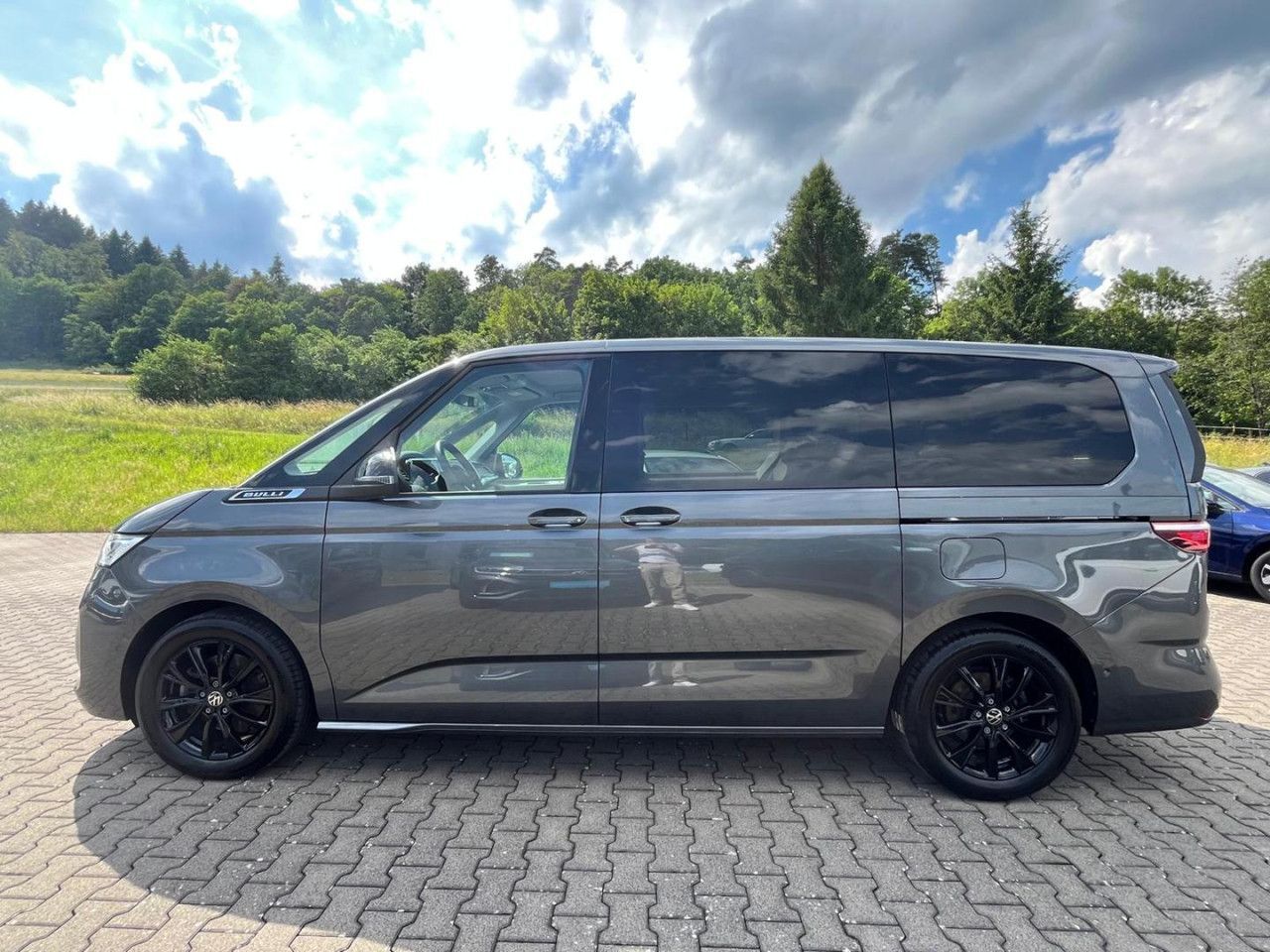 Volkswagen T7 MULTIVAN 2024 г. Серый, пробег 20000 км