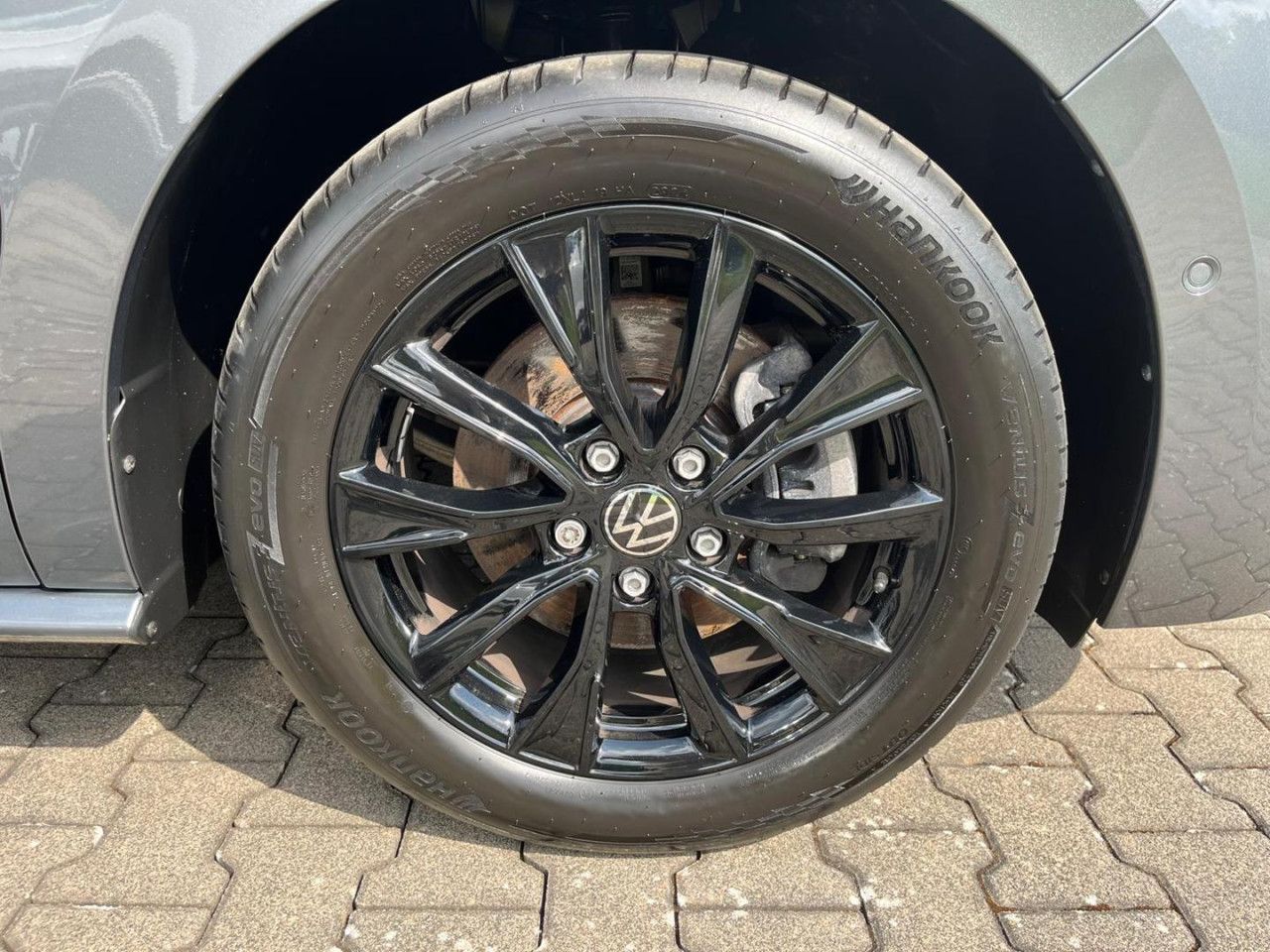 Volkswagen T7 MULTIVAN 2024 г. Серый, пробег 20000 км