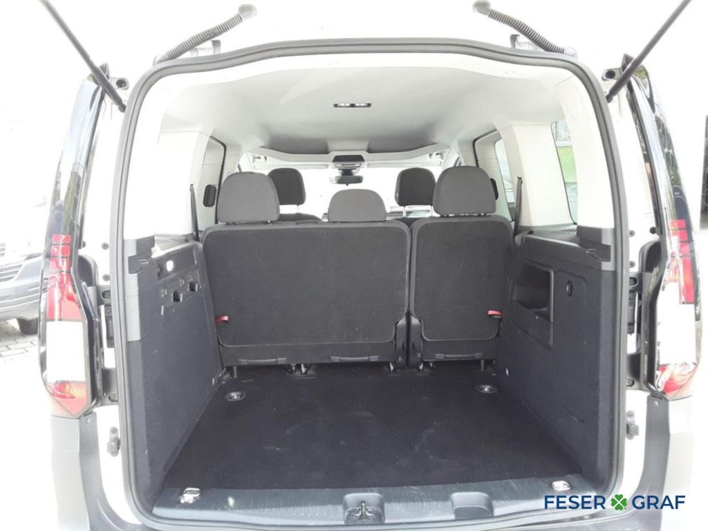 Volkswagen Caddy 2023 г. Белый, пробег 28750 км