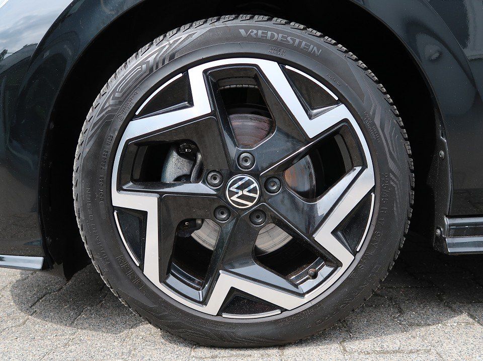 Volkswagen Golf 2025 г. Чёрный, пробег 41760 км