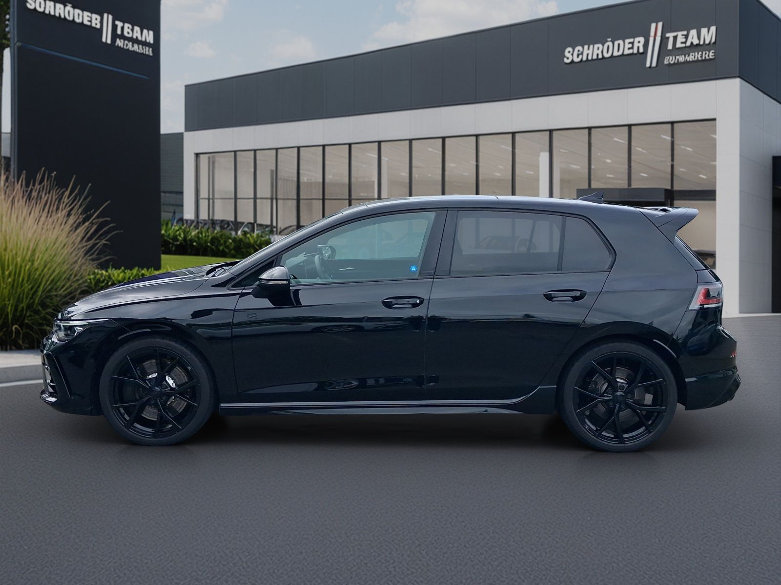 Volkswagen Golf 2024 г. Чёрный, пробег 869 км