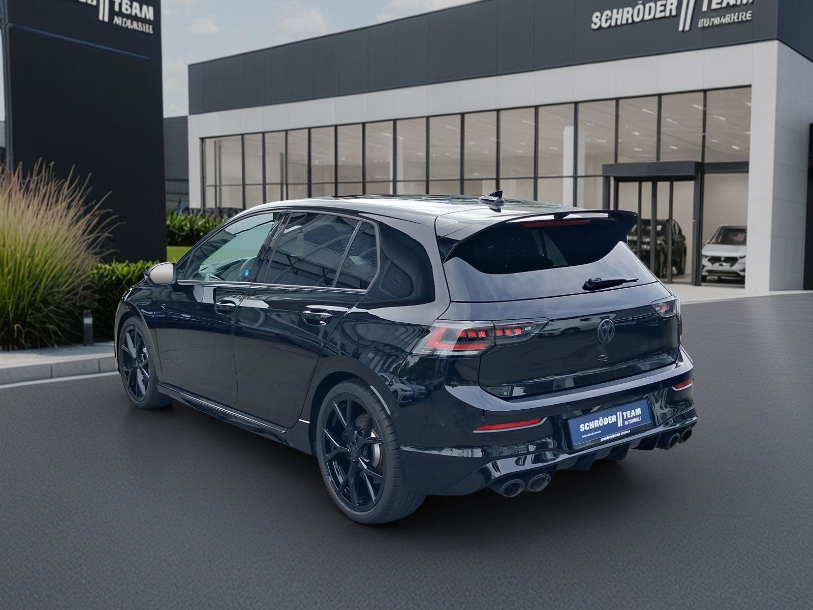 Volkswagen Golf 2024 г. Чёрный, пробег 869 км