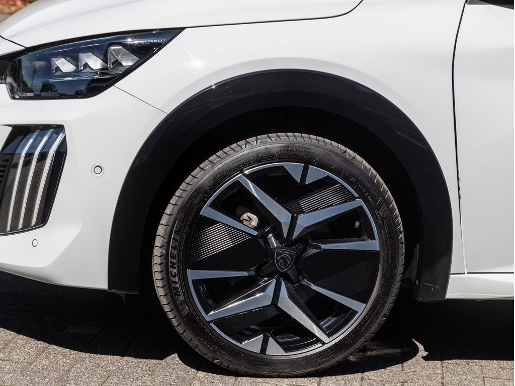 Peugeot 208 2024 г. Белый, пробег 53814 км