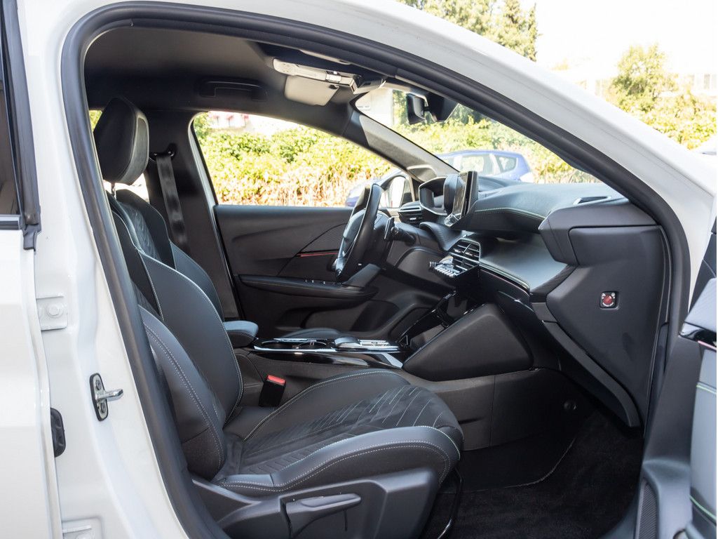 Peugeot 208 2024 г. Белый, пробег 53814 км