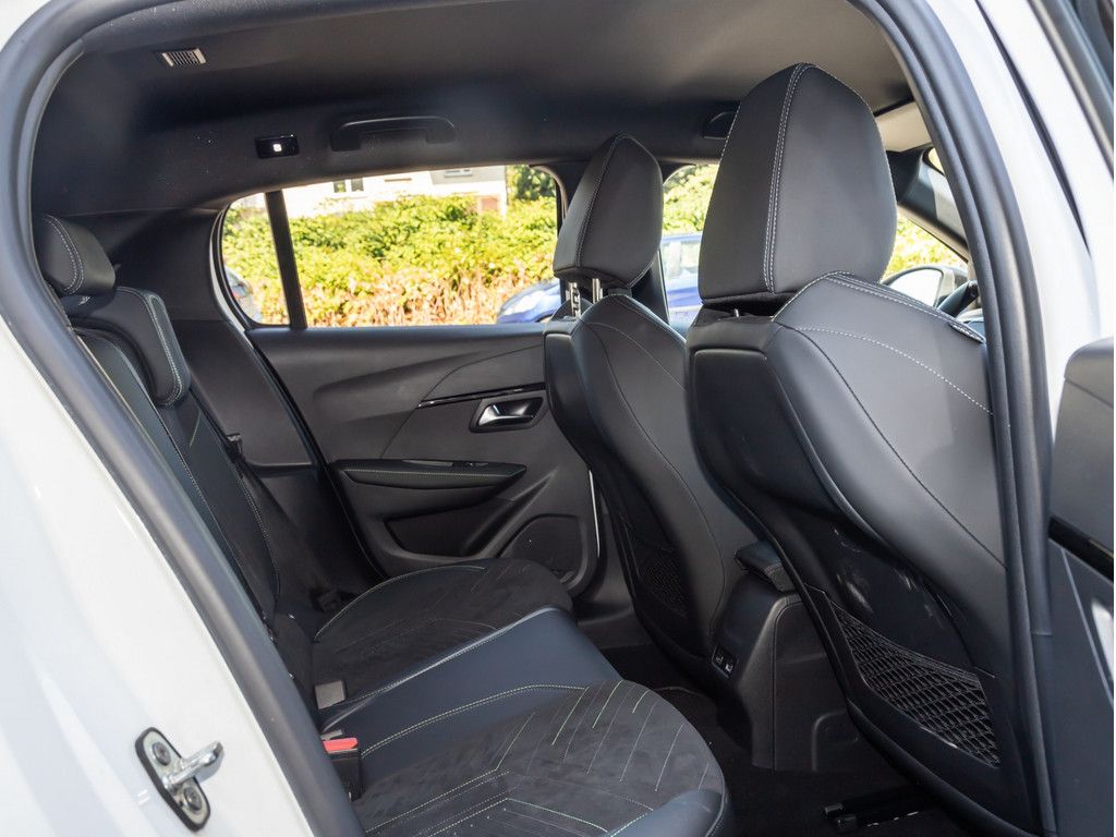 Peugeot 208 2024 г. Белый, пробег 53814 км