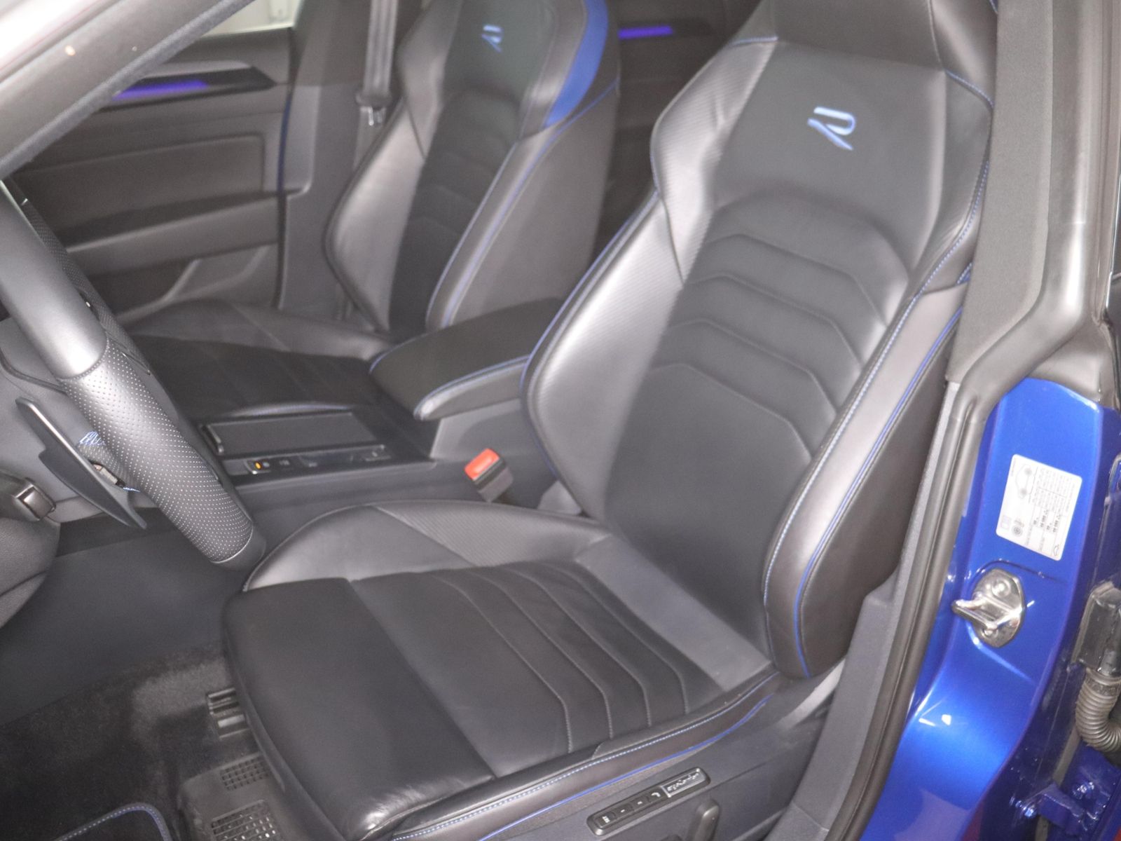 Volkswagen Arteon 2022 г. Синий, пробег 50474 км