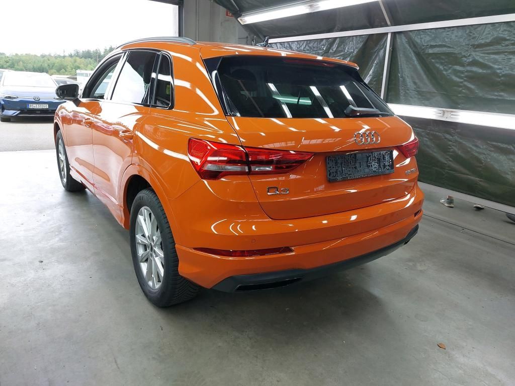 Audi Q3 2022 г. Оранжевый, пробег 40703 км