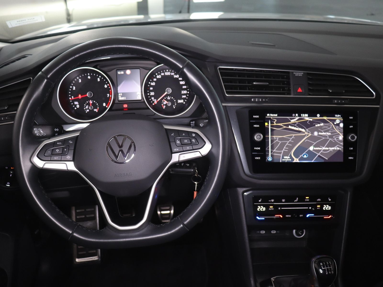 Volkswagen Tiguan 2022 г. Белый, пробег 46851 км