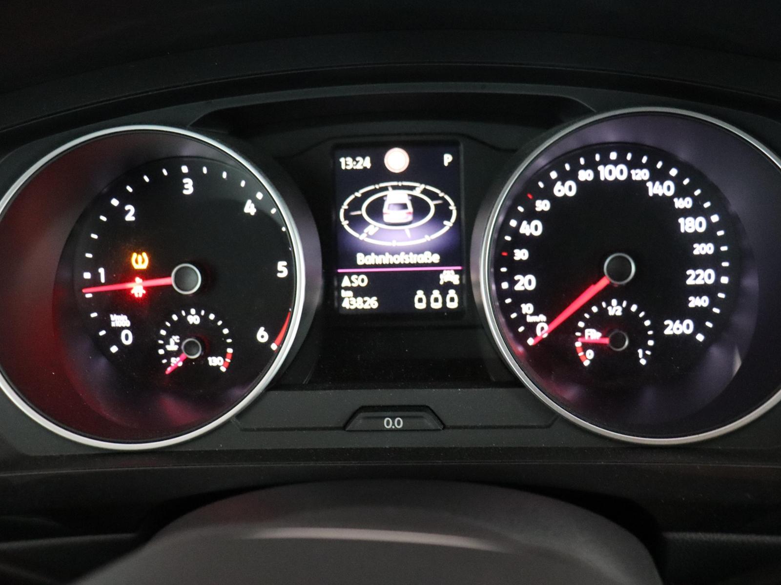 Volkswagen Tiguan 2022 г. Серый, пробег 43987 км