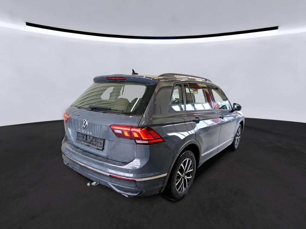 Volkswagen Tiguan 2022 г. Серый, пробег 43987 км
