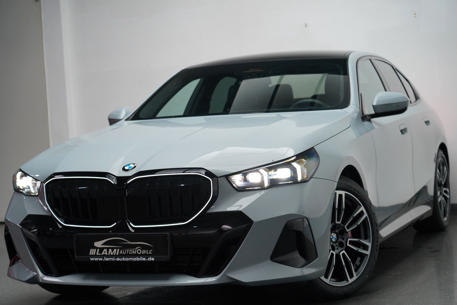 BMW 520 2025 г. Серый, пробег 48500 км
