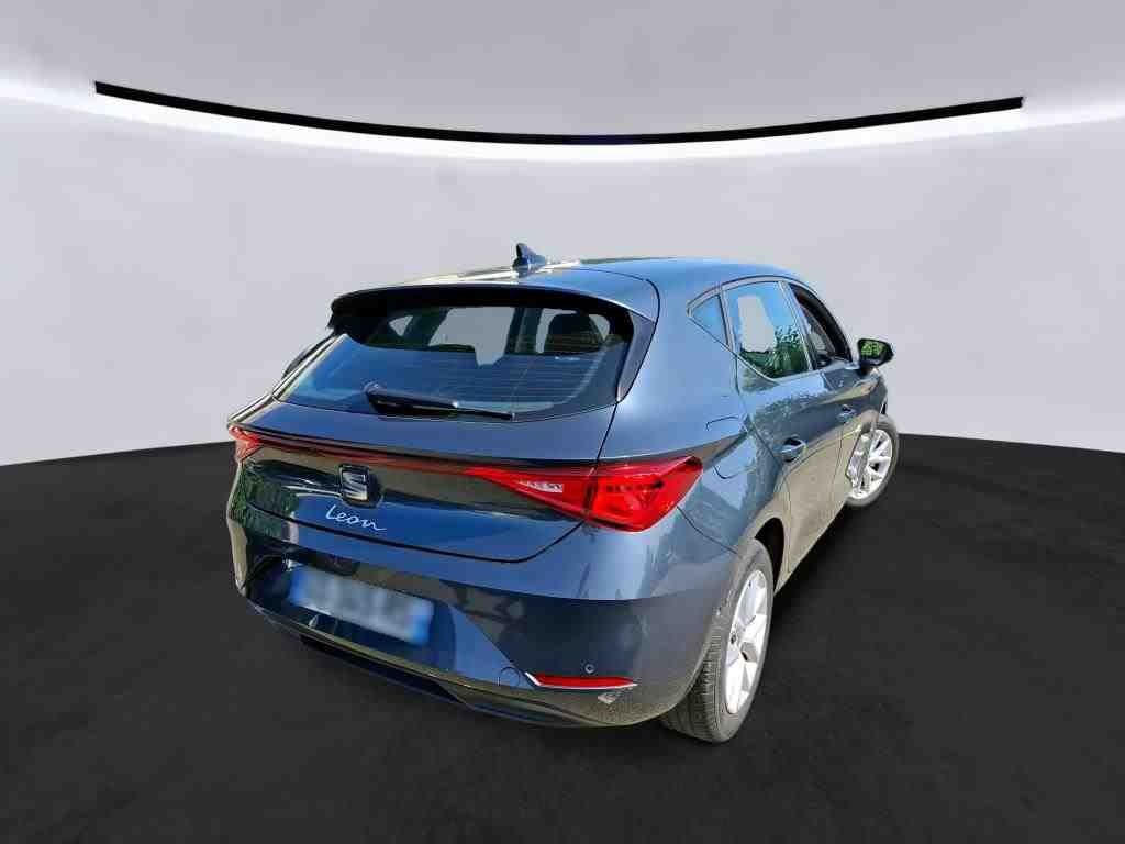 SEAT Leon 2023 г. Серый, пробег 47845 км