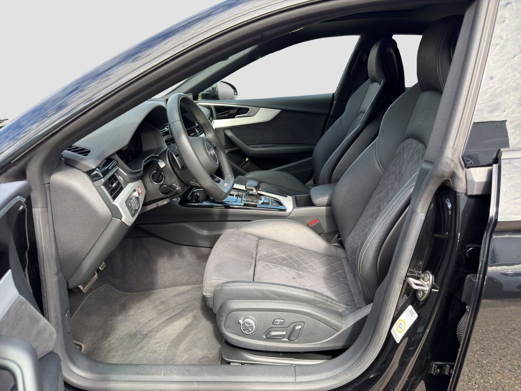 Audi A5 2023 г. Чёрный, пробег 30900 км