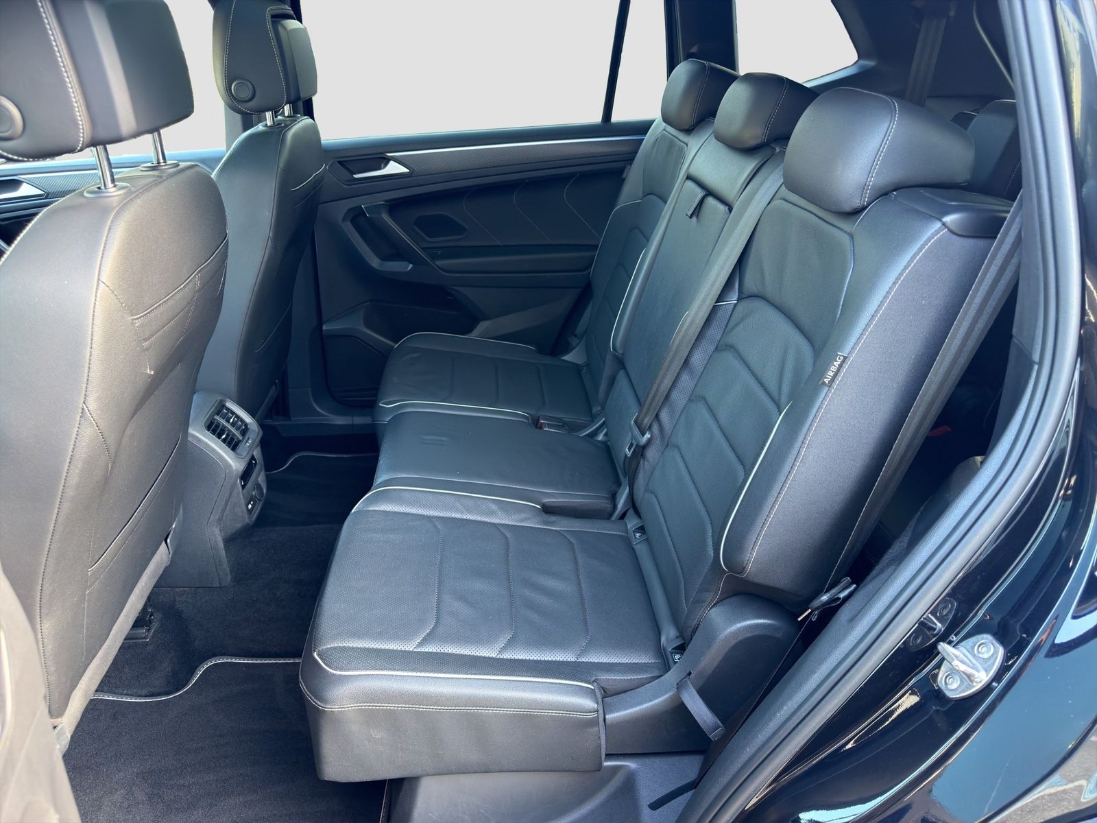 Volkswagen TIGUAN ALLSPACE 2023 г. Чёрный, пробег 55700 км