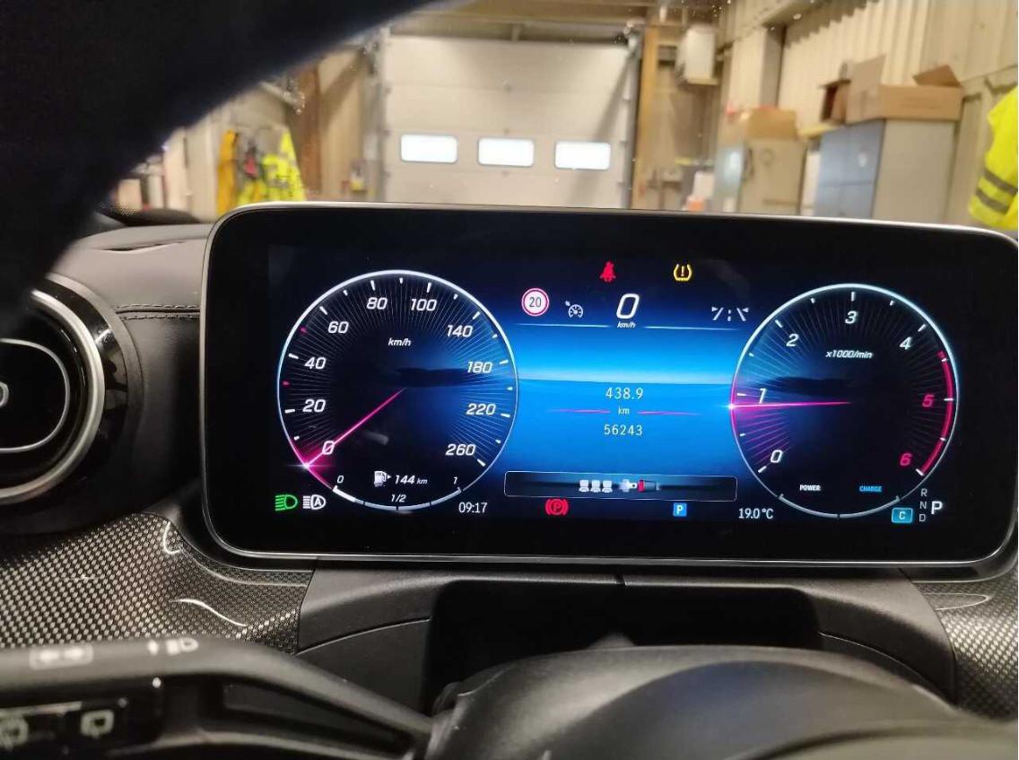 Mercedes-Benz C 220 2024 г. Чёрный, пробег 55000 км
