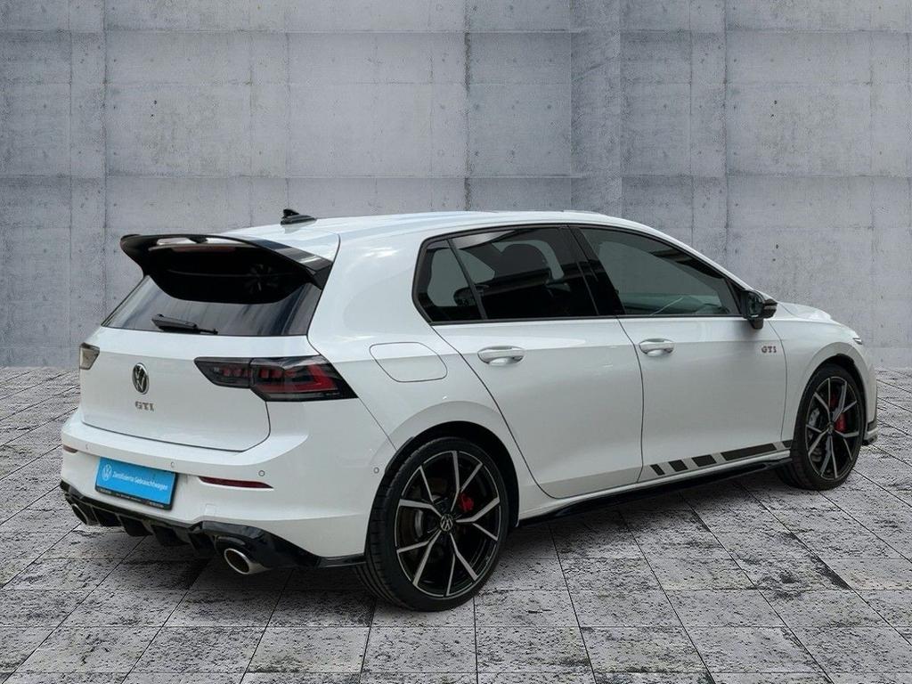 Volkswagen Golf 2025 г. Белый, пробег 12168 км