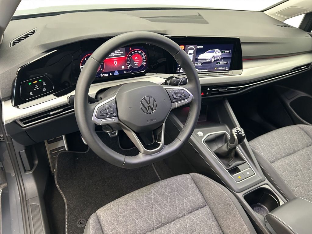 Volkswagen Golf 2024 г. Серый, пробег 31263 км