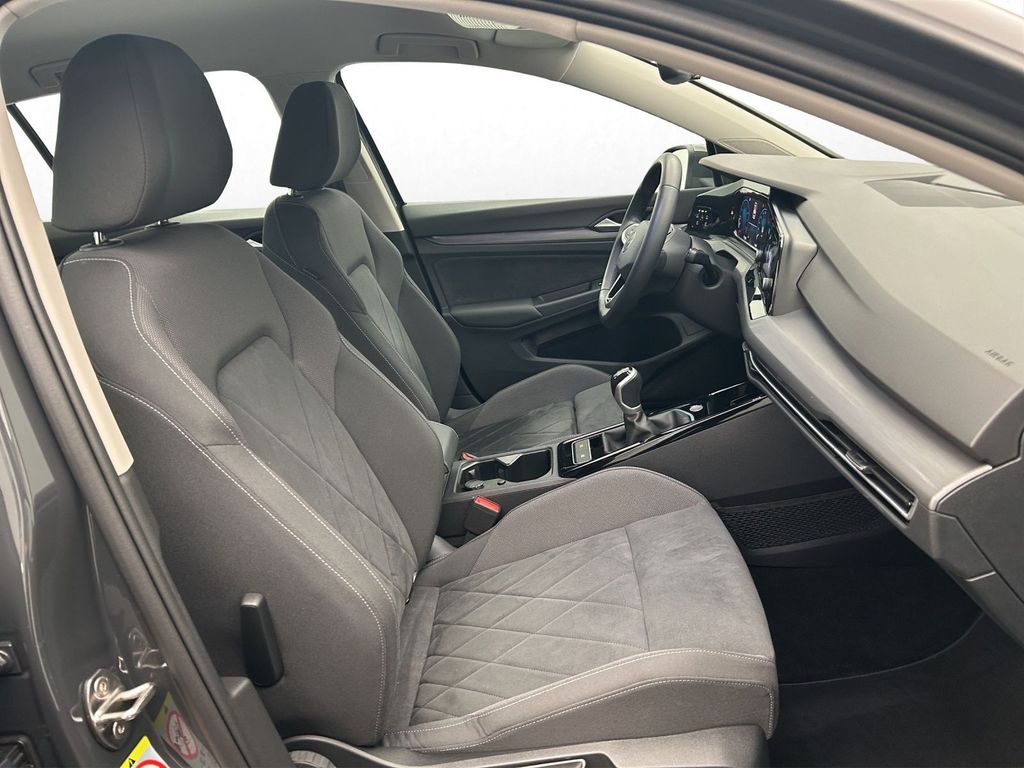 Volkswagen Golf 2024 г. Серый, пробег 21123 км