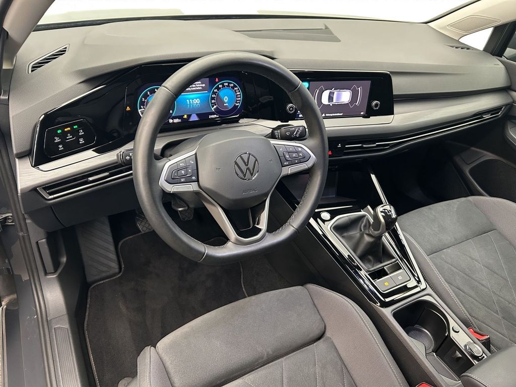 Volkswagen Golf 2024 г. Серый, пробег 21123 км