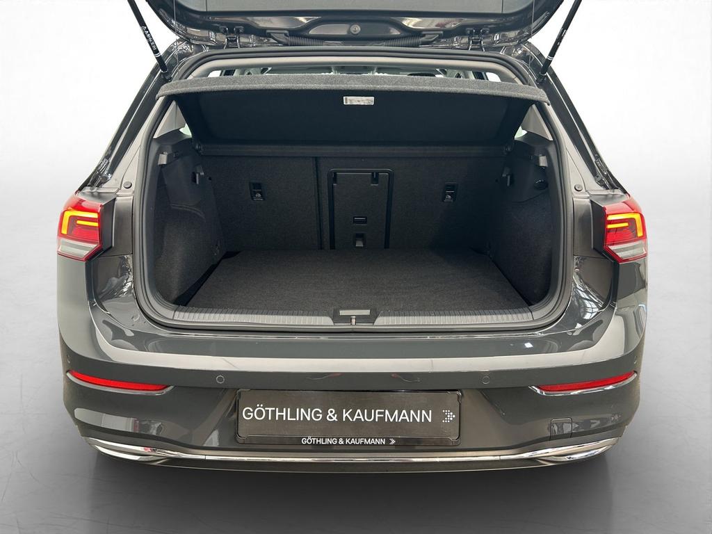 Volkswagen Golf 2024 г. Серый, пробег 21123 км