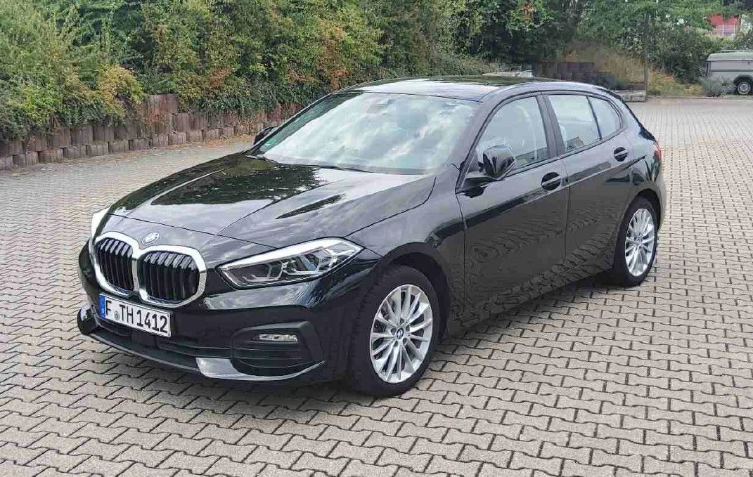 BMW 120 2023 г. Чёрный, пробег 53000 км
