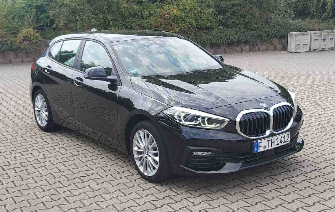 BMW 120 2023 г. Чёрный, пробег 53000 км