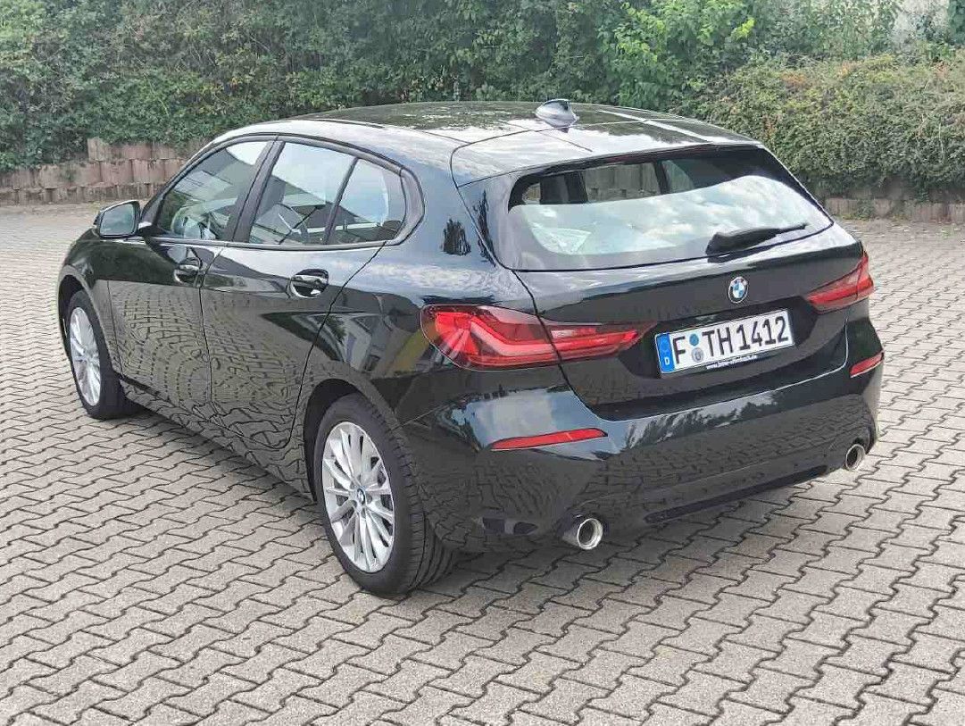 BMW 120 2023 г. Чёрный, пробег 53000 км