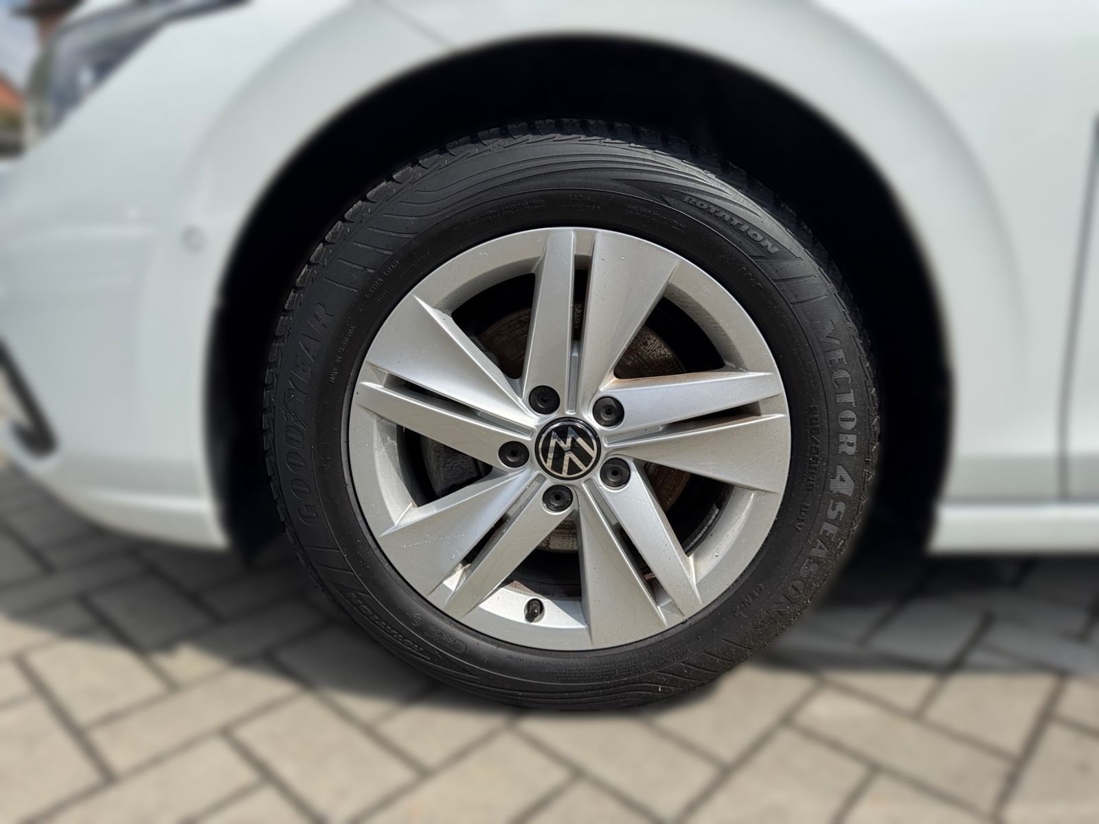 Volkswagen Golf 2022 г. Белый, пробег 52481 км