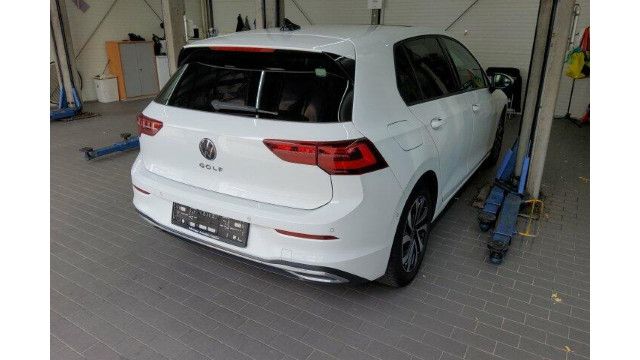 Volkswagen Golf 2022 г. Белый, пробег 59291 км