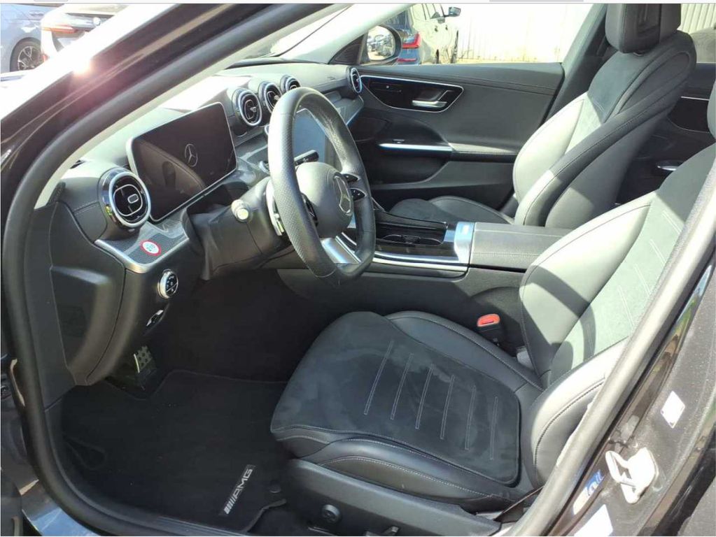 Mercedes-Benz C 220 2024 г. Чёрный, пробег 60000 км