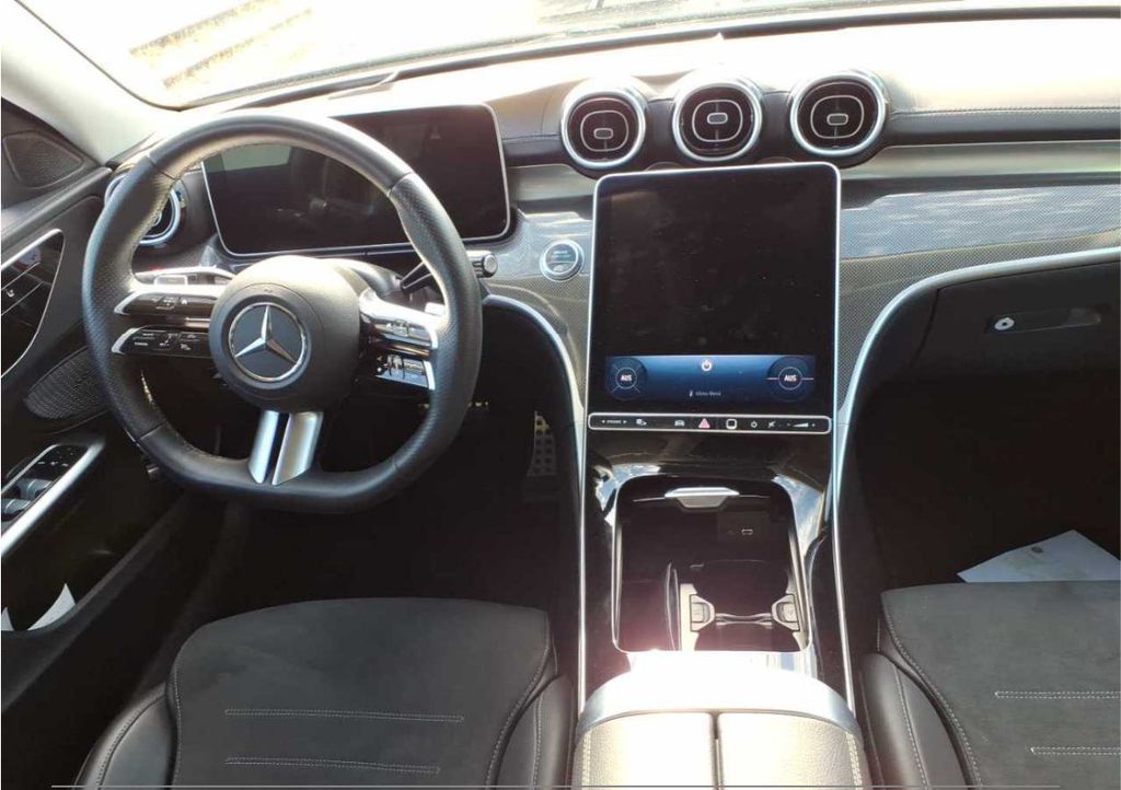 Mercedes-Benz C 220 2024 г. Чёрный, пробег 60000 км