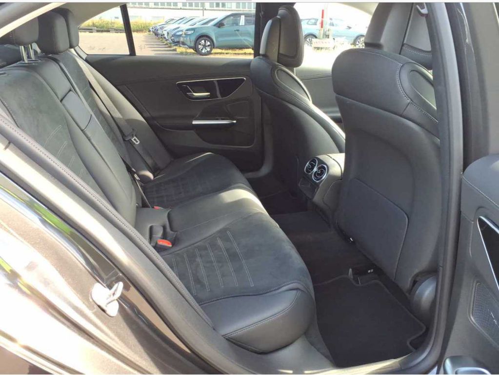 Mercedes-Benz C 220 2024 г. Чёрный, пробег 60000 км
