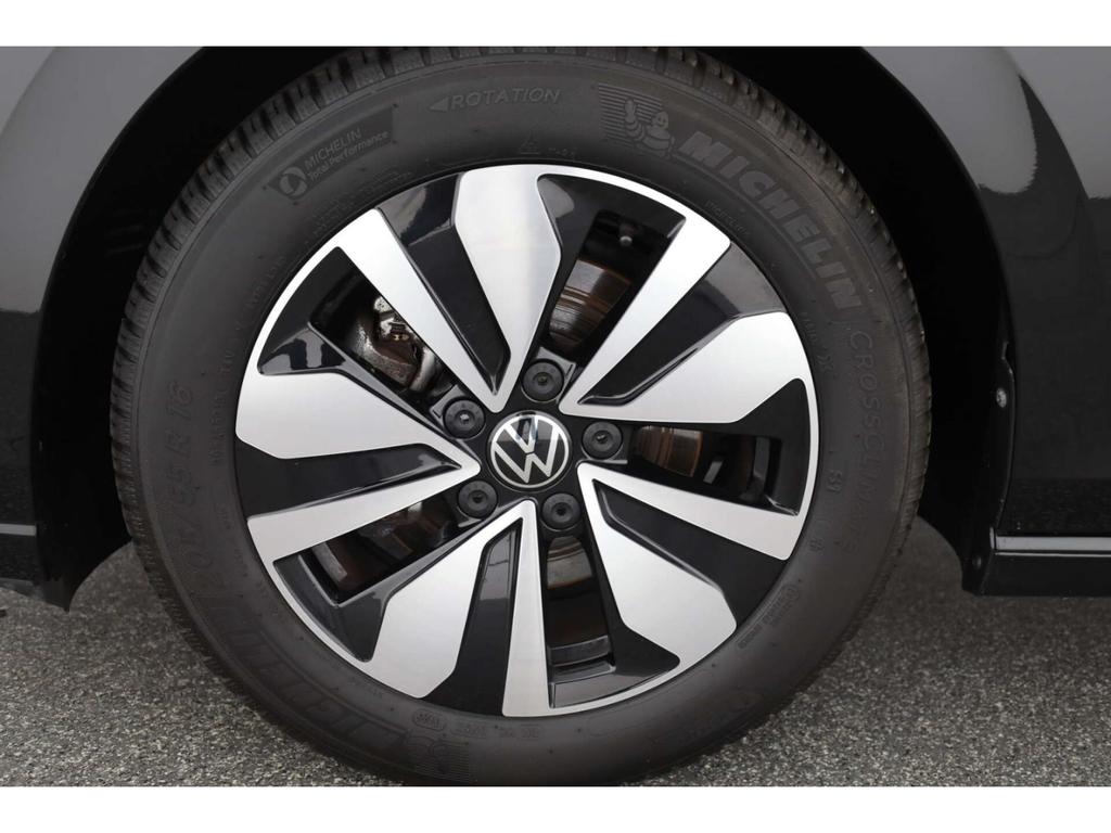 Volkswagen Golf 2025 г. Чёрный, пробег 18604 км