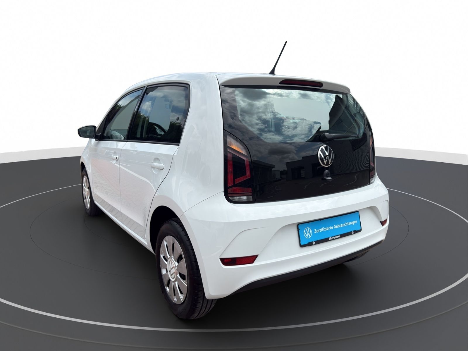 Volkswagen up! 2023 г. Белый, пробег 48709 км
