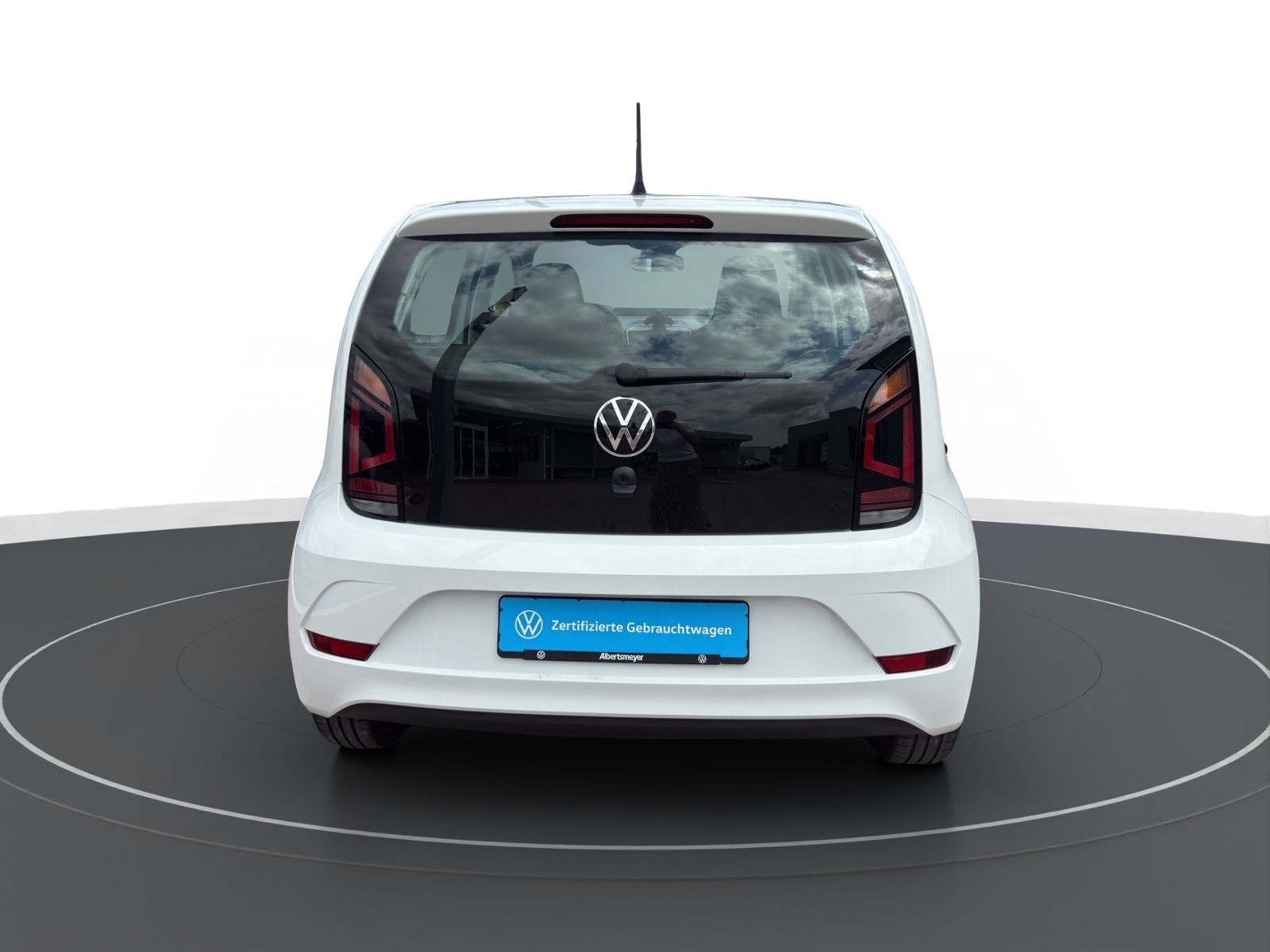 Volkswagen up! 2023 г. Белый, пробег 48709 км