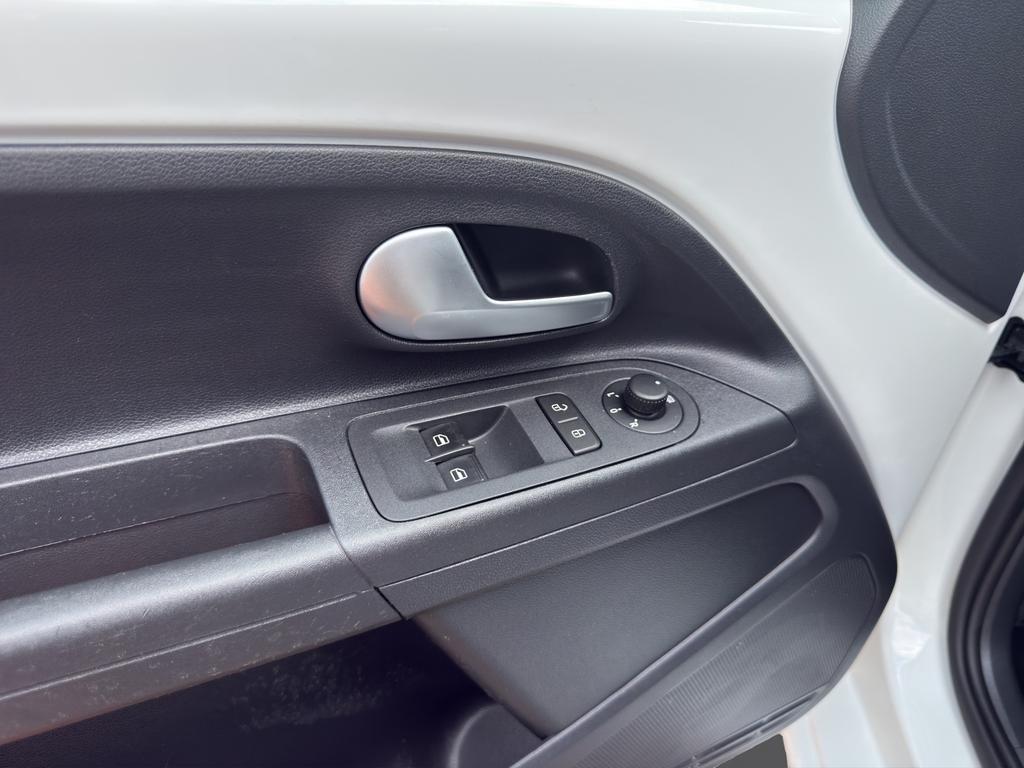 Volkswagen up! 2023 г. Белый, пробег 48709 км