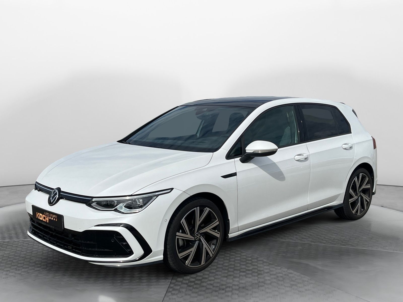 Volkswagen Golf 2023 г. Белый, пробег 37500 км
