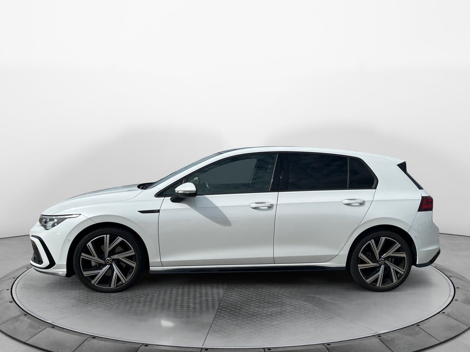 Volkswagen Golf 2023 г. Белый, пробег 37500 км